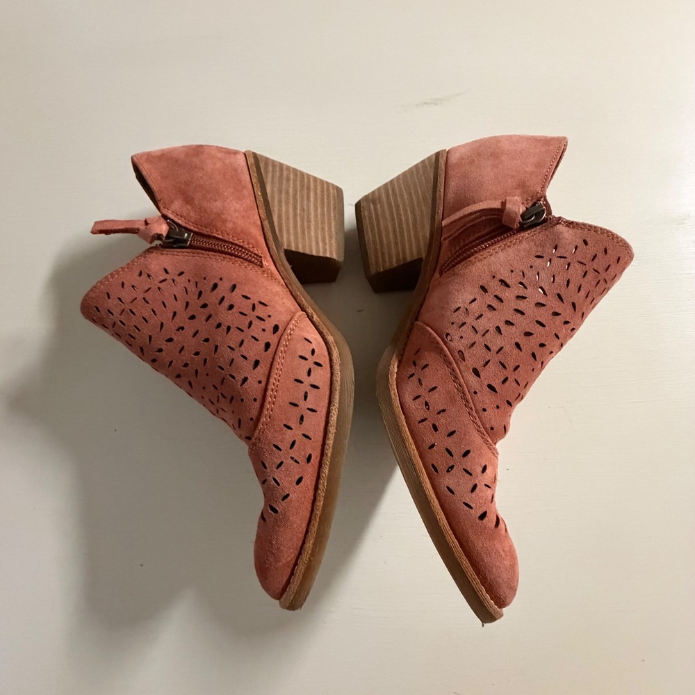 Sofft SF0035602 Womens 9M Pink Perforated Leather Ankle Booties Block Heel